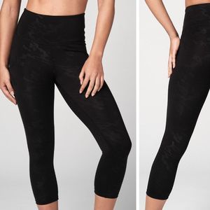 Zumba Fitness Strong Nation ACTIVE HIGH WAISTED Reflective CAPRI LEGGINGS  M Nwt